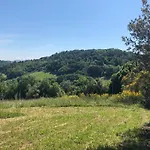 別荘 Casale Del Monte, ペザロ