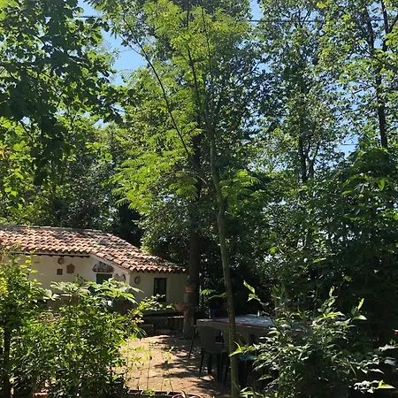 Casale Del Monte, בית נופש פסארו