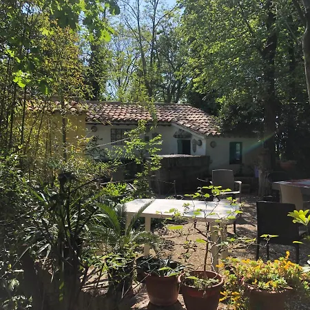 בית נופש Casale Del Monte,